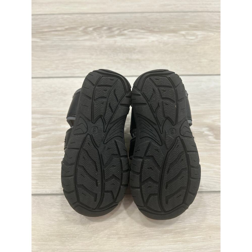 Adorable 3-pair bundle of toddler boys’ shoes - Picture 4 of 10